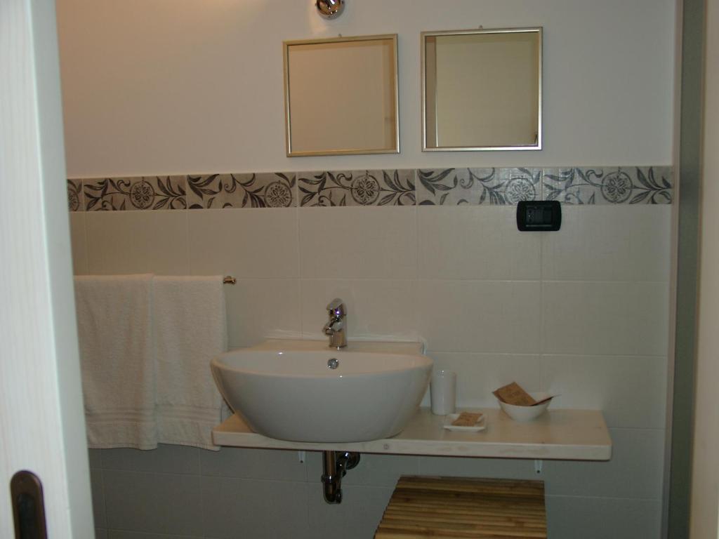 Bed and Breakfast Chicchi Di Melograno Модика Номер фото